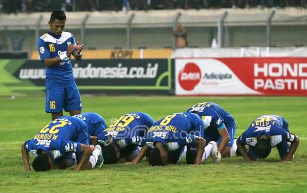 Duel Seru Persib Bandung Lawan Persidafon