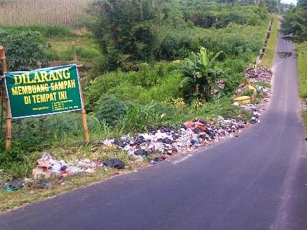 Warga Keluhkan  Sampah Menumpuk