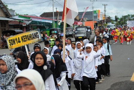 Ribuan Siswa Karnaval Kemerdekaan