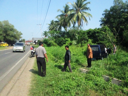 Mobil Tabrak Rambu