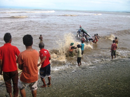 Tiga Nelayan Nyaris Tewas