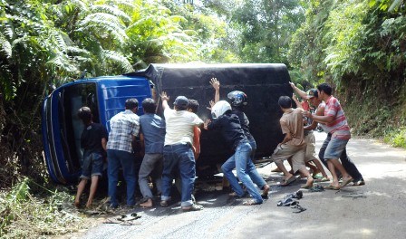 Sopir Ngantuk, Mobil Terbalik