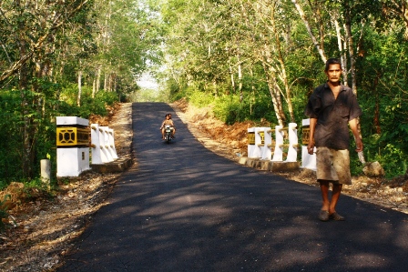 Warga Syukuran Jalan