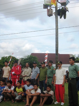 Meriahkan HUT RI, Gelar Panjat Pinang