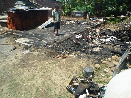 Rumah Ludes Terbakar