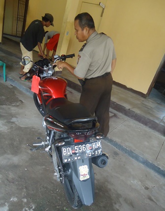 Ditodong Samurai dan Motor Dirampas