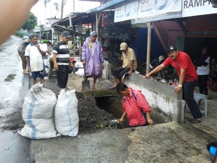 1 Ton Sampah Sumbat Darinase