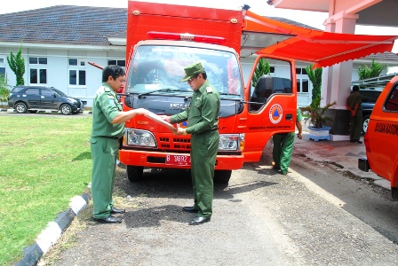 BNPB Serahkan Mobil DUL