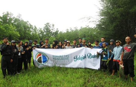 Mahasiswa Unib Tanam 500 Mangrove