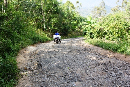 Jalan Bukit Nibung Rusak Parah