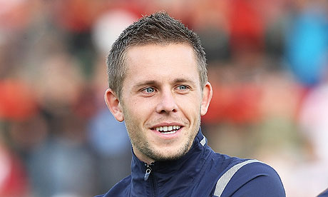 Dua Gol Sigurdsson Bawa Tottenham Gulung Norwich