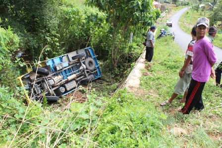 Mobil Terjun ke Jurang