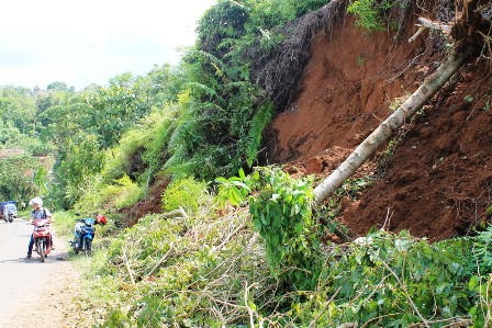 Musim Hujan, Waspada Banjir dan Tanah Longsor