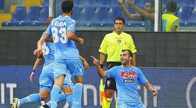 Dua Gol Pandev Bawa Napoli ke Puncak Klasemen