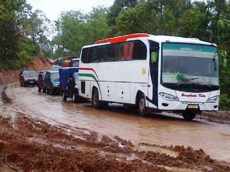 Jalan Gunung Macet Lagi