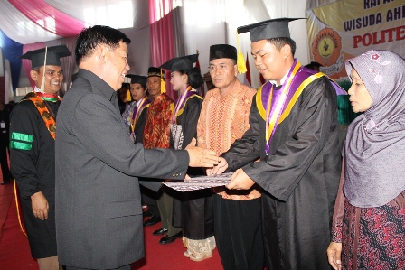 Wisuda Politeknik Raflesia Curup