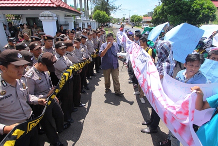 Dewan Didesak Interpelasi