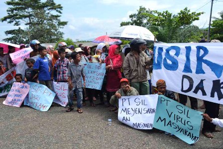 Warga Tuntut Usir PT SIL