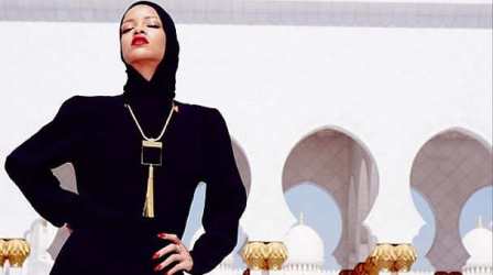 Rihanna Diusir dari Masjid