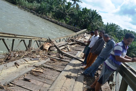 Jembatan Belly Putus, Ratusan KK Terisolir