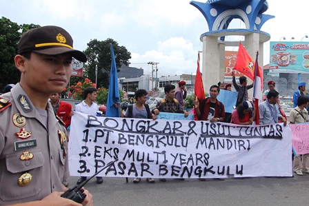 Mahasiswa Tuntut Perda Pelayanan Pasar Direvisi