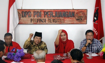 Karena Murman, Kader PDIP Pecah