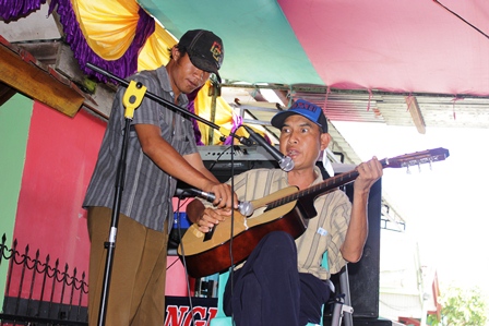 Lestarikan Lagu Rejang Lewat Petikan Gitar