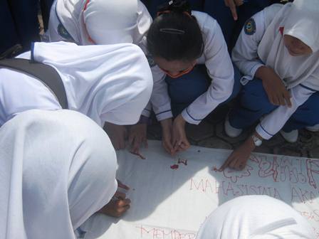 Demo Akbid Berdarah