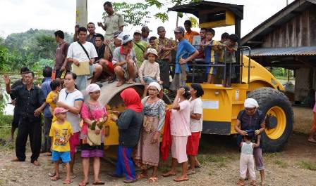 Jalan Rusak, Warga Sandera Alat Berat