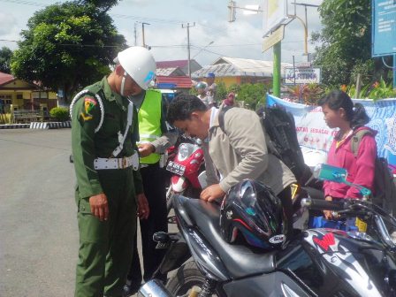 Pakai Pelat Hitam, Mobnas Ditilang