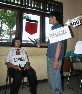 Dilarang Merantau, Bunuh Ibu Kandung