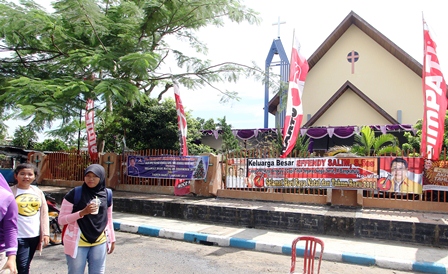 Caleg Kampanye di Gereja