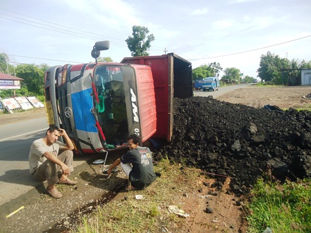 Ban Lepas, Truk Terguling