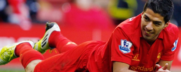 Dua Gol Suarez Bawa Liverpool ke Puncak