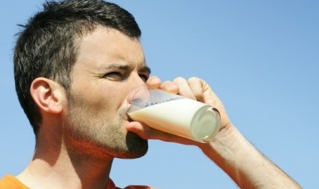 Susu Tingkatkan Risiko Patah Tulang Pinggul Pada Pria