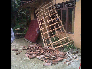 Gempa Kebumen Sebabkan Atap Rumah Warga Pangandaran Ambruk