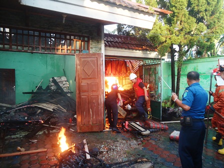 Rumah Pen Langlang Buana Ludes Terbakar