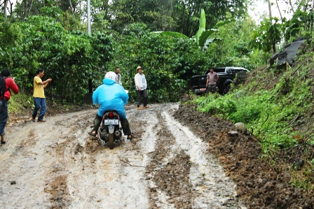 Minta Lanjutkan Bangun Jalan