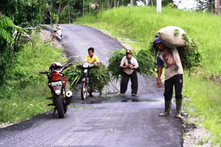 Jalan Dibangun, Warga Syukuran