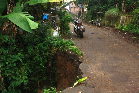 2 Rumah Terancam Longsor