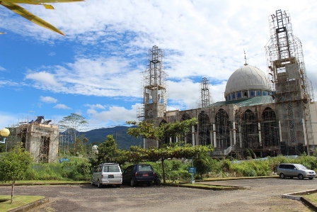 Masjid Agung Terbengkalai