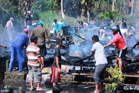 Tungku Kayu Hanguskan 1 Rumah