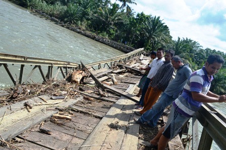 Jembatan Lubuk Cabau Dibangun Swasta