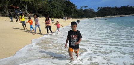 Pengunjung Pantai Dipungut Retrebusi