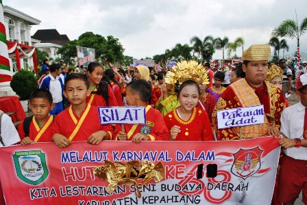 Ribuan Pelajar Pawai Pembangunan