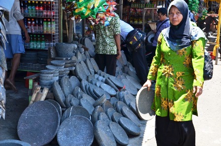 Perajin Batu Perlu Diberdayakan