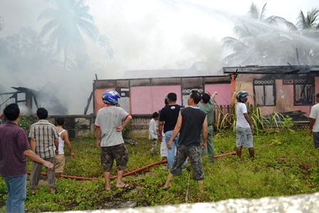 Rumah Penjual Ayam Ludes Terbakar