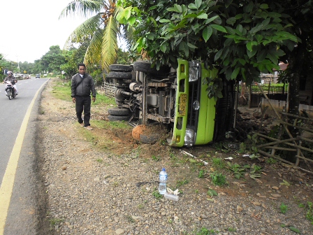 Pengangkut Batu Terbalik