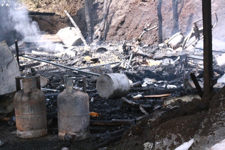 Warung Manisan Terbakar