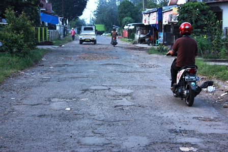 Jalan Pasar Kaget Dibangun